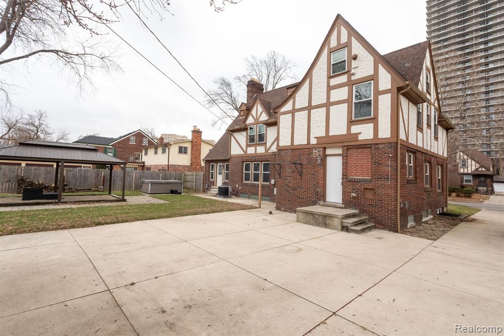 520 FISKE Drive, Detroit, MI 48214 — Photo 32