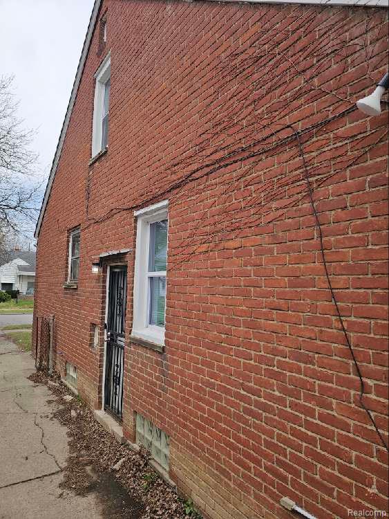 8442 Warwick Street, Detroit, MI 48228 — Photo 6