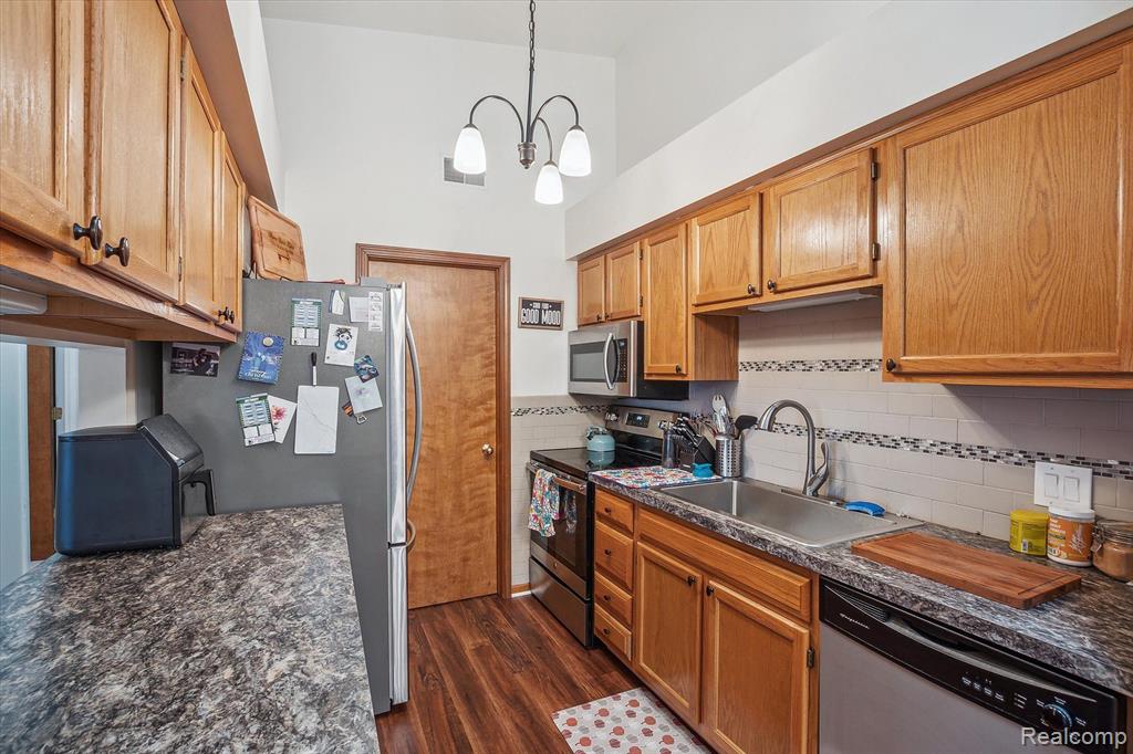 1325 HARBOUR Boulevard, 85, Trenton, MI 48183 — Photo 14