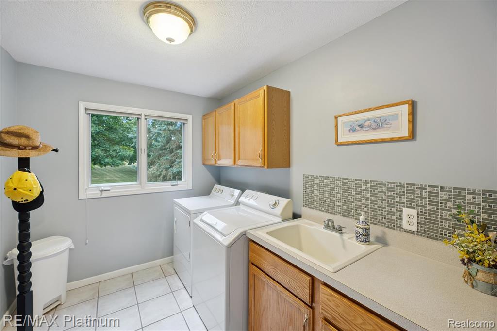8872 Thornapple Drive, Pinckney, MI 48169 — Photo 32