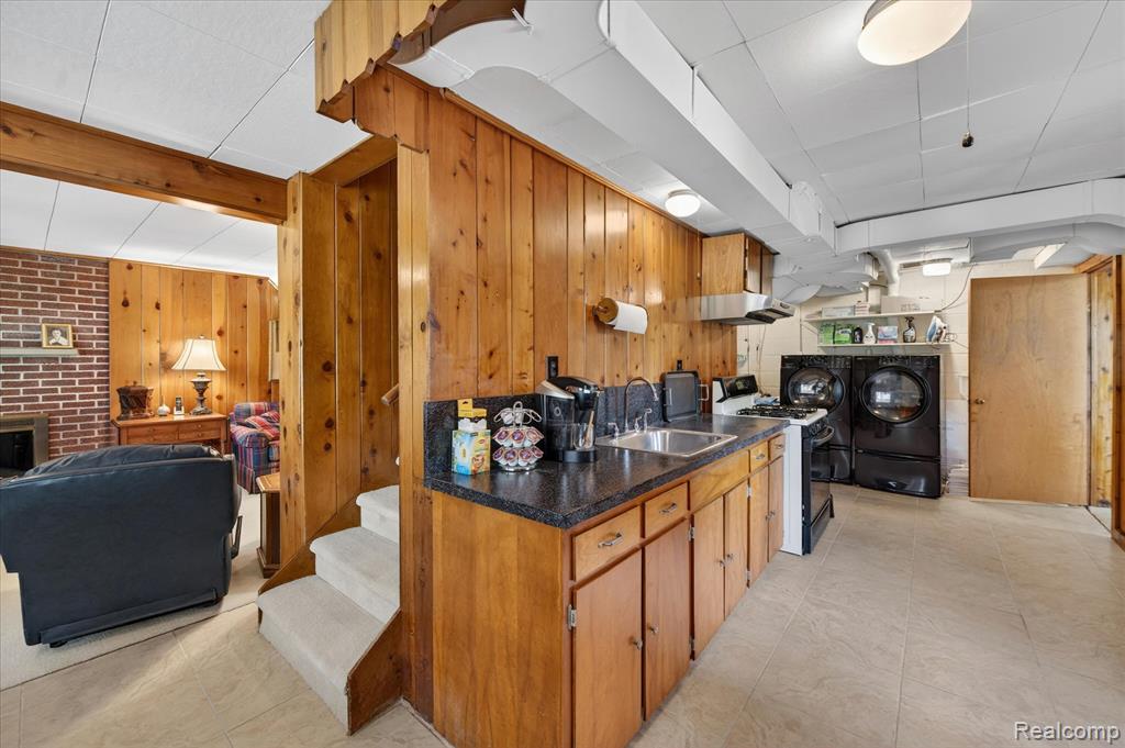 13960 Ridgewood Drive, Plymouth, MI 48170 — Photo 37