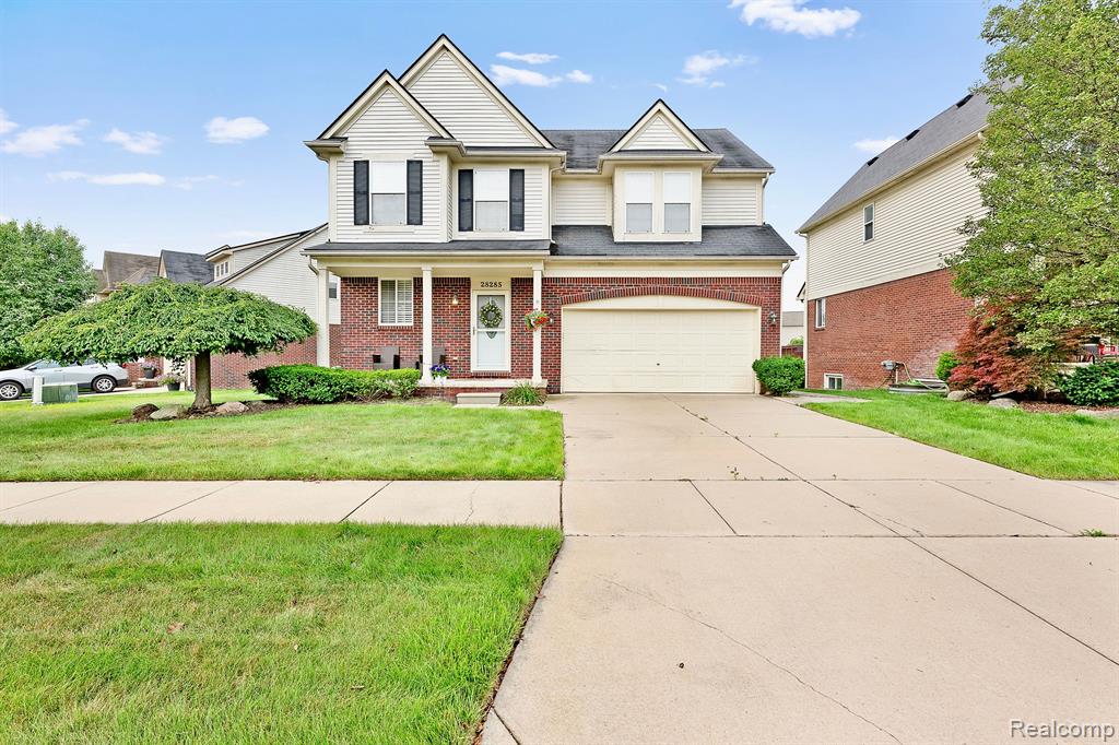 28285 COTTAGE Lane, New Hudson, MI 48165 — front exterior