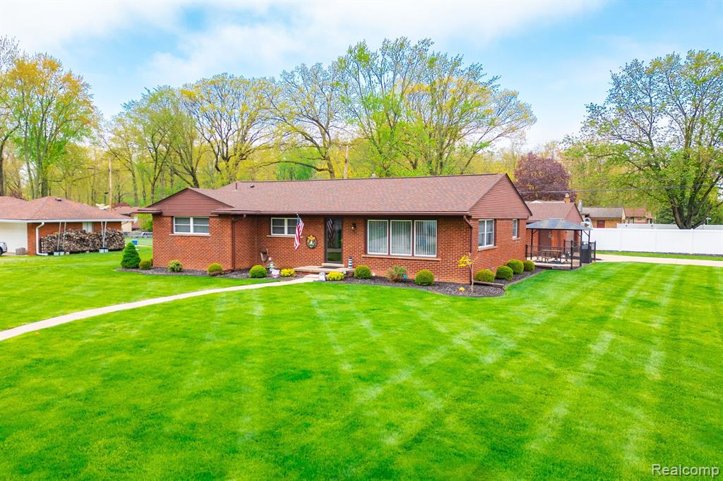 7912 COVENTRY Avenue, Grosse Ile, MI 48138 — Photo 2