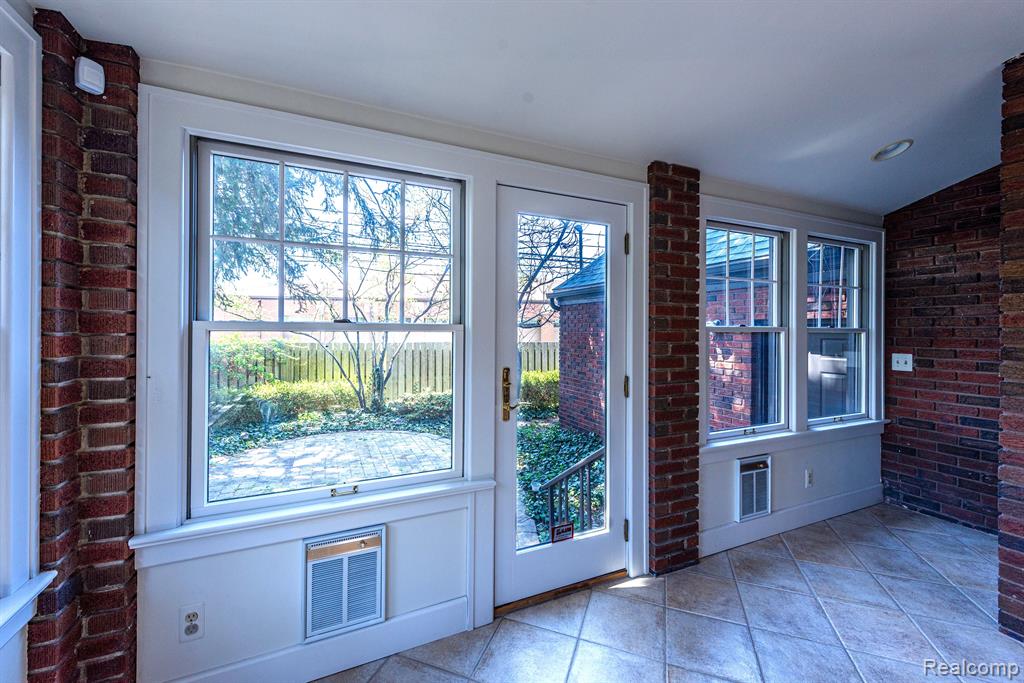 434 HENDRIE Boulevard, Royal Oak, MI 48067 — Photo 17