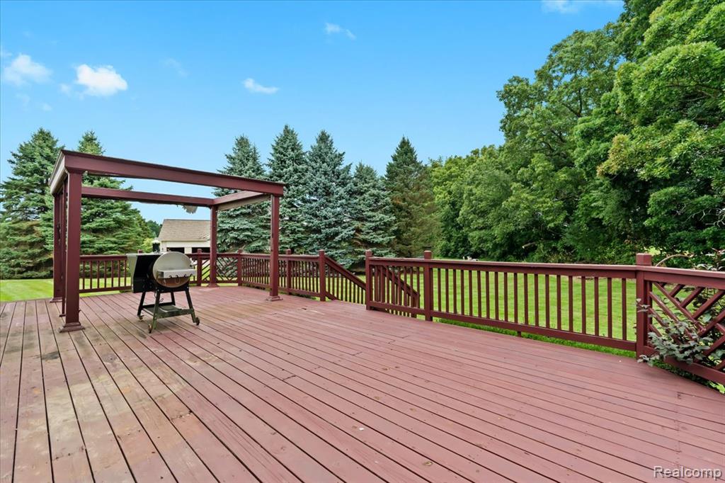 8477 Mist Field Court, Howell, MI 48843 — Photo 34