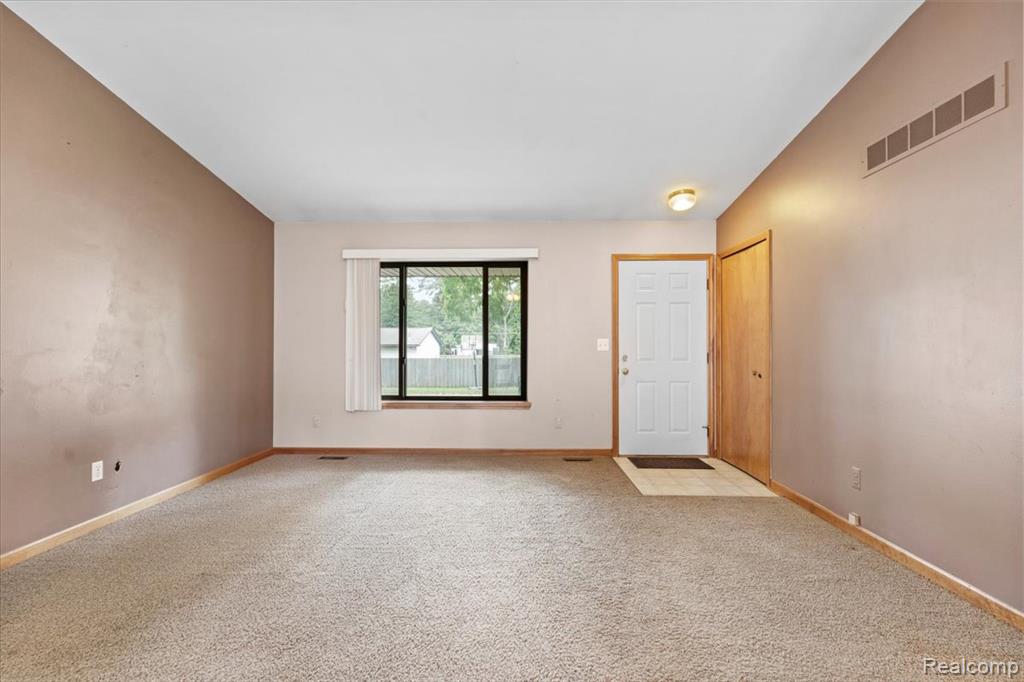 9160 Maplewood Drive, White Lake, MI — Photo 5