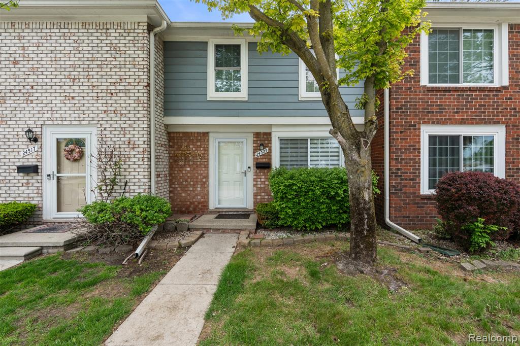 24525 Seaton Circuit E, 17, Warren, MI 48091 — Photo 2