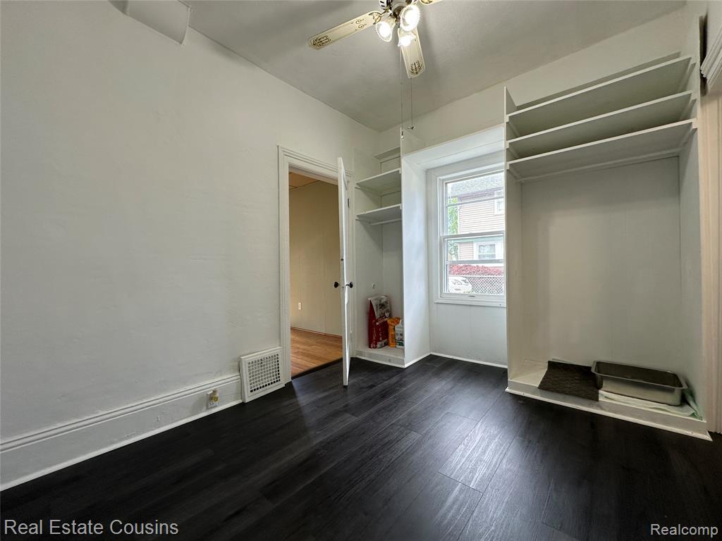 105 S Pine Street, Fenton, MI 48430 — Photo 12