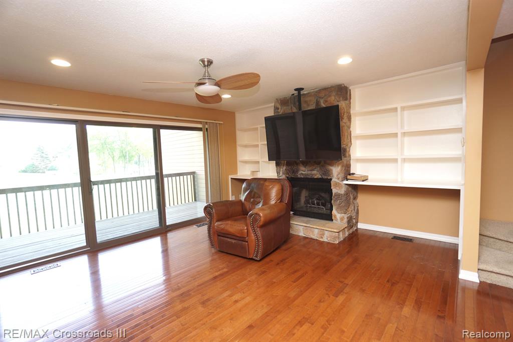 48295 BAYSHORE Drive, Van Buren, MI 48111 — Photo 6