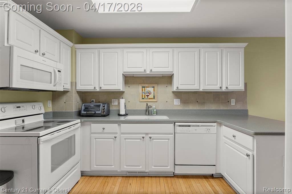 134 Legacy Park Circle, Dearborn Heights, MI 48127 — Photo 11