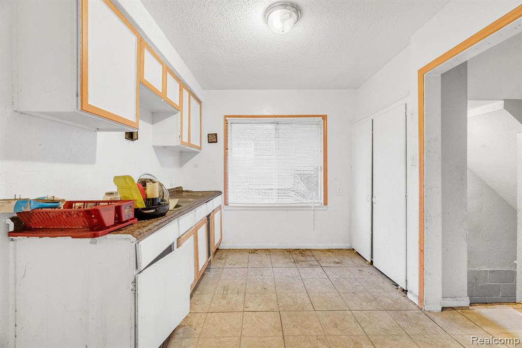 5210 BEDFORD Street, Detroit, MI 48224 — Photo 11