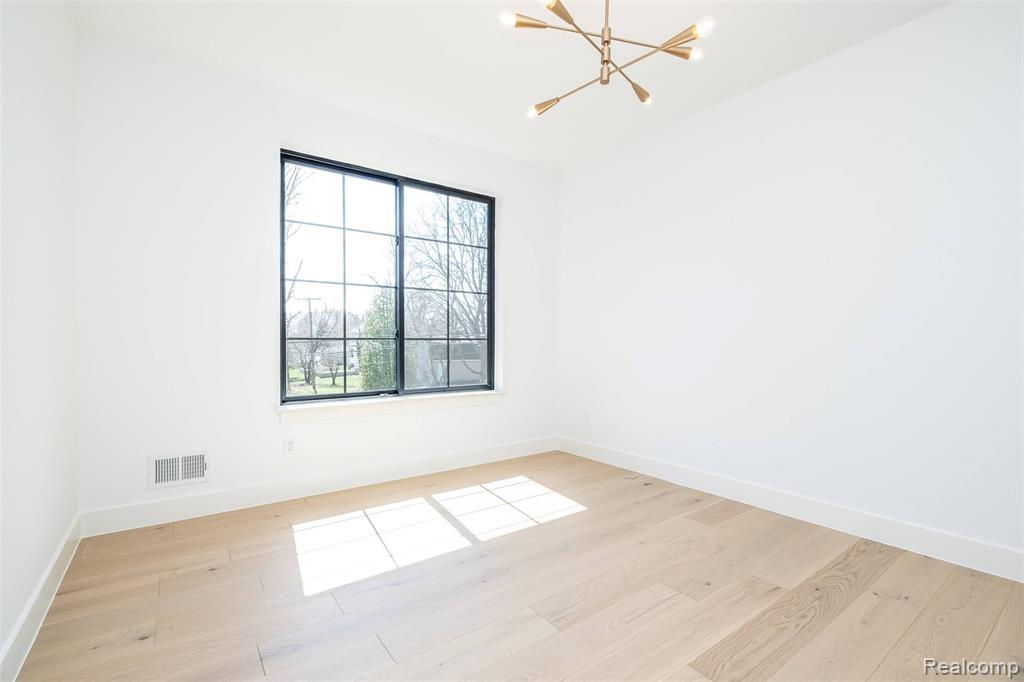 50 Lesdale Drive, Troy, MI 48085 — Photo 52