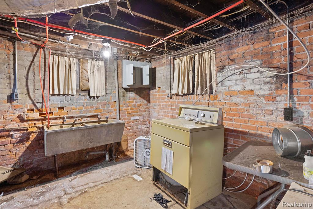 7334 WILDEMERE Street, Detroit, MI 48206 — Photo 42