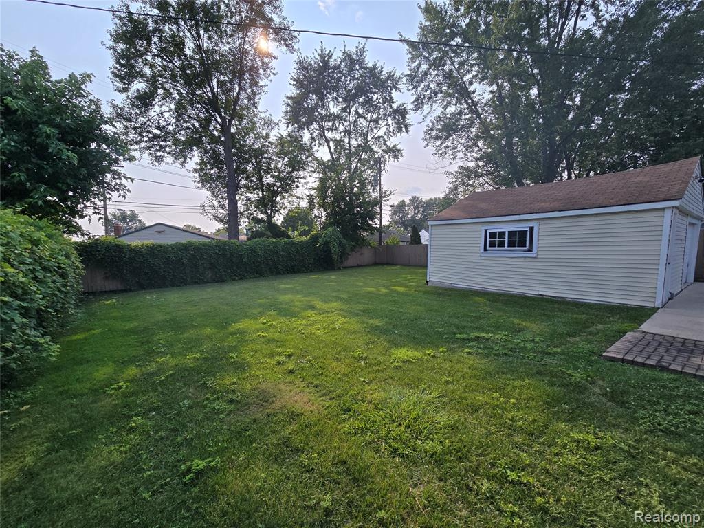 535 Lytle Place, Garden City, MI — Photo 34