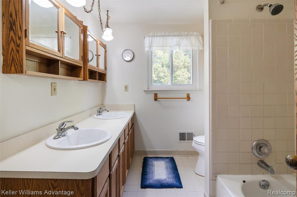 5671 Caren Drive, Ypsilanti, MI 48197 — Photo 22