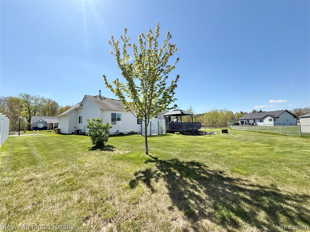 8205 Peninsula Circle, Grand Blanc, MI 48439 — Photo 28