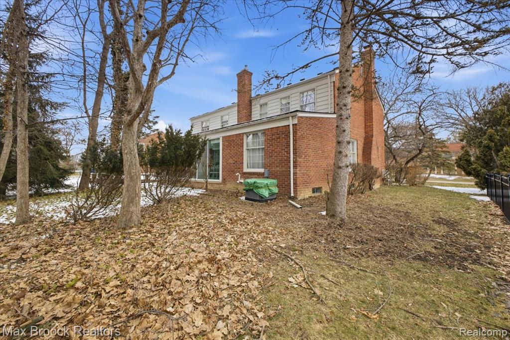 5956 Pinecroft Drive, West Bloomfield, MI — Photo 44