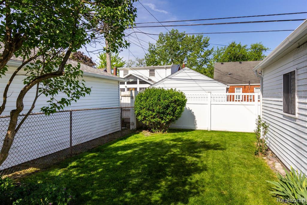 9648 STERLING Avenue, Allen Park, MI 48101 — Photo 42