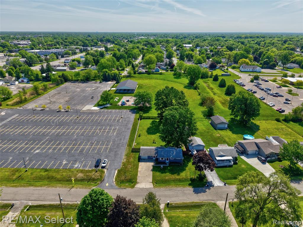 4075 Bristolwood Drive, Flint, MI 48507 — Photo 6