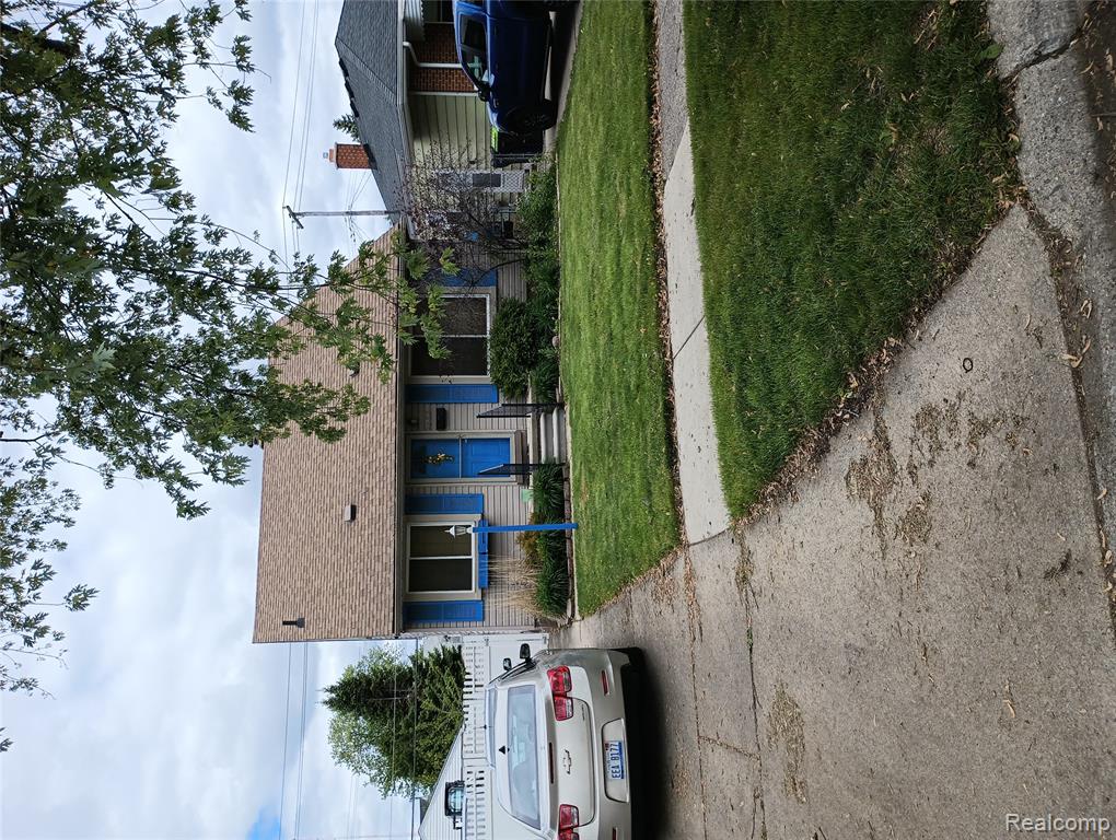 2082 MICHIGAN Boulevard, Lincoln Park, MI 48146 — front exterior