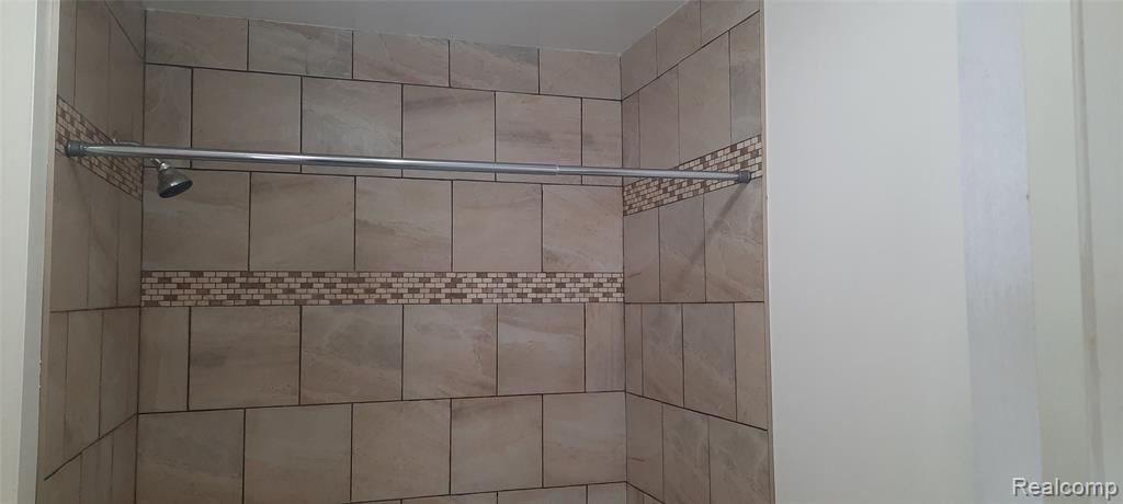 736 Hartner Drive, Holly, MI 48442 — Photo 16