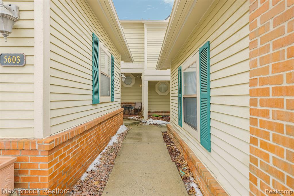 5605 DRAKE HOLLOW Drive W, West Bloomfield, MI — Photo 36