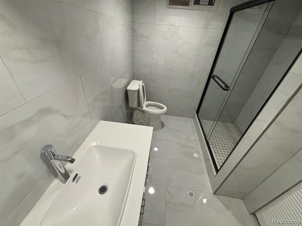 5987 CAMPUS Drive, Dearborn Heights, MI 48127 — Photo 9