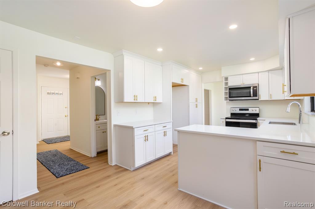 46038 SPINNING WHEEL Drive, Canton, MI 48187 — Photo 12