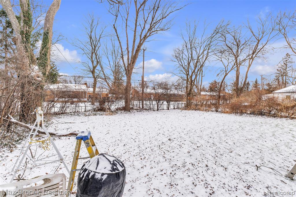 23009 Maple Avenue, Farmington, MI 48336 — Photo 58