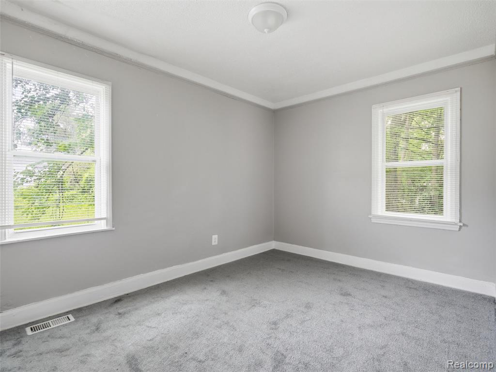 9586 Mansfield Street, Detroit, MI 48227 — Photo 7