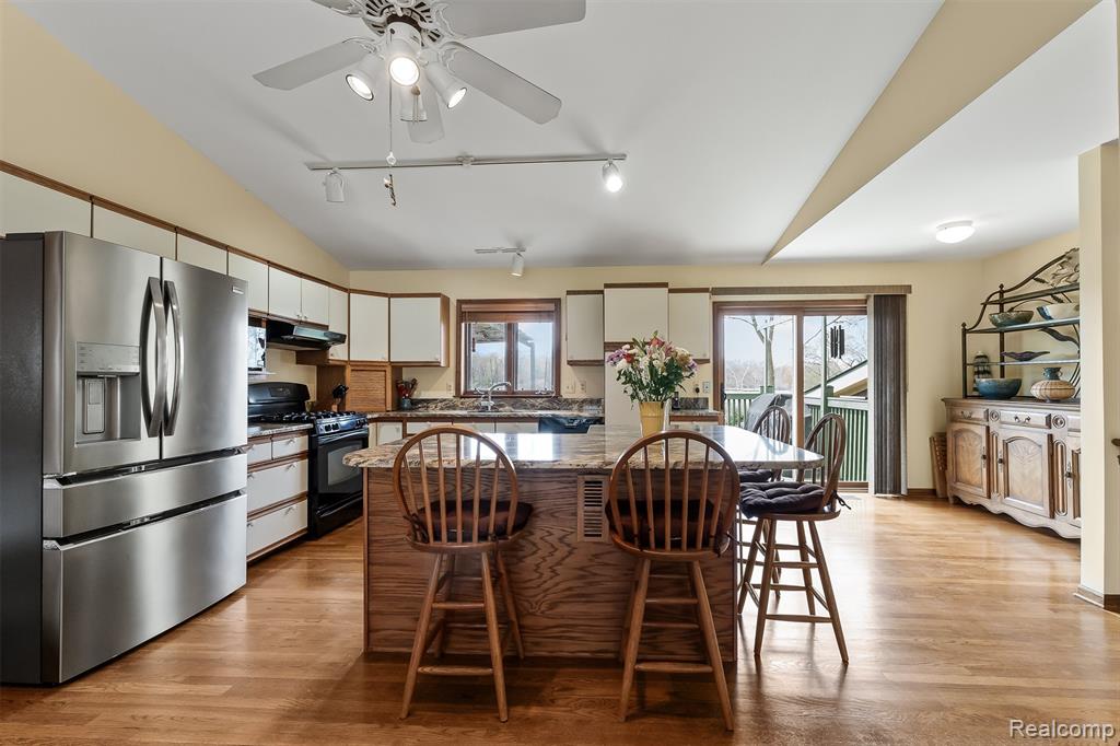 2745 Lari Court, West Bloomfield, MI 48324 — Photo 7