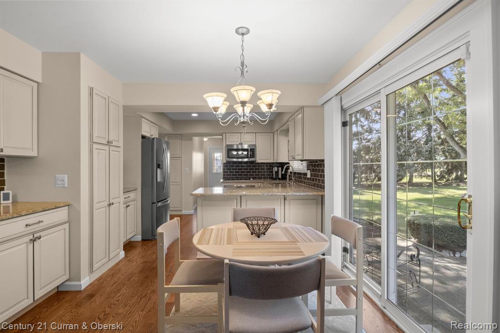 8821 NORTHAMPTON Drive, Plymouth, MI 48170 — Photo 18