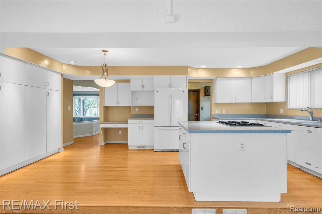 4191 ANGELINE Drive, Sterling Heights, MI 48310 — Photo 10