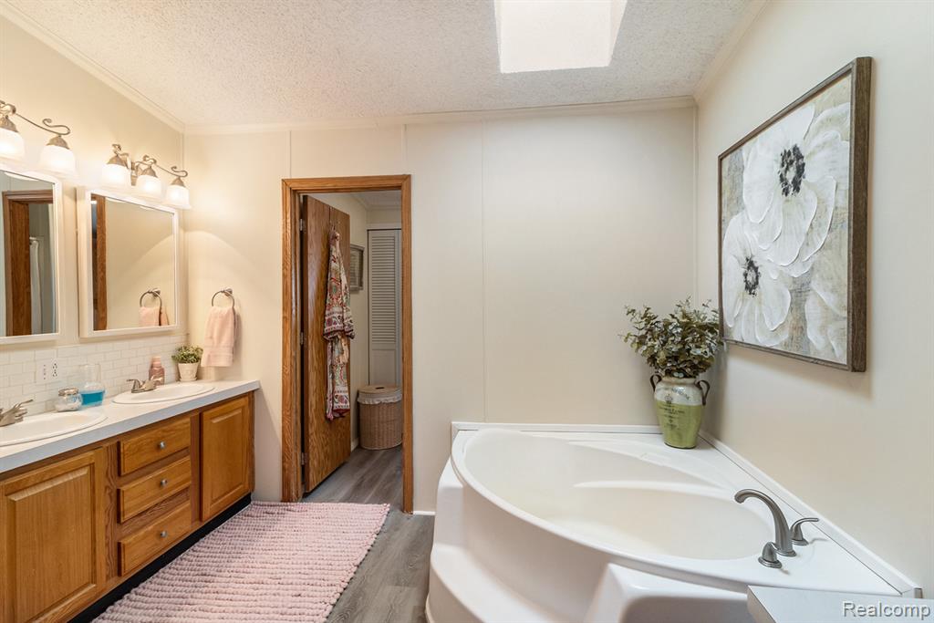 13541 Austin Court, Hartland, MI 48353 — Photo 8