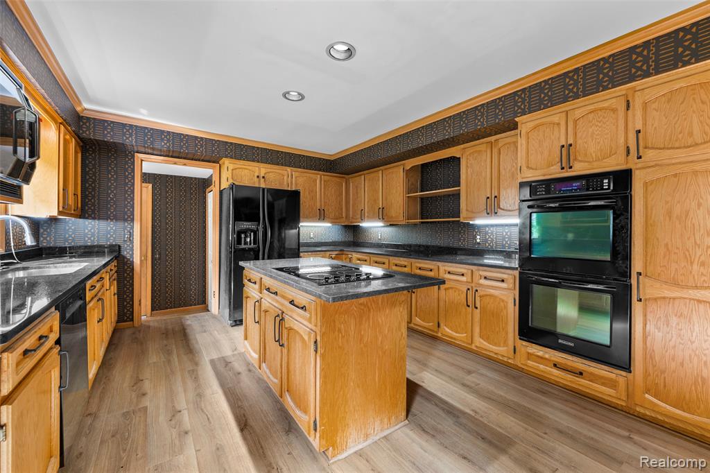 194 Charlevoix Avenue, Grosse Pointe Farms, MI 48236 — Photo 21