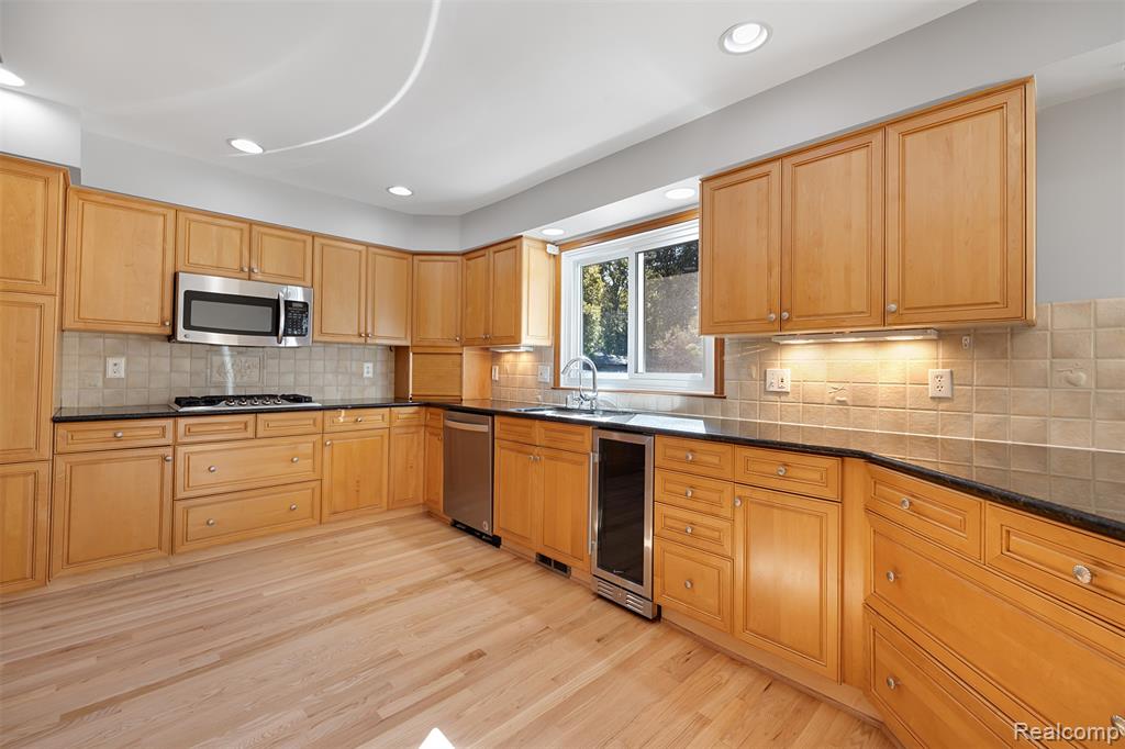 8830 Voigt Avenue, Grosse Ile, MI 48138 — Photo 13