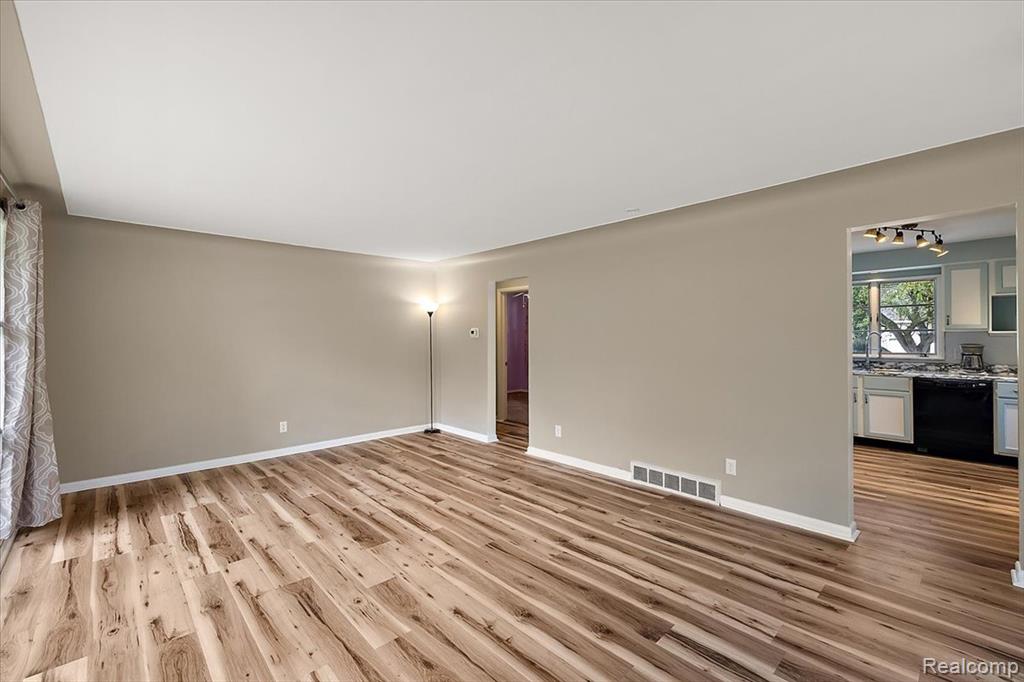 841 Nash Avenue, Waterford, MI 48328 — Photo 10