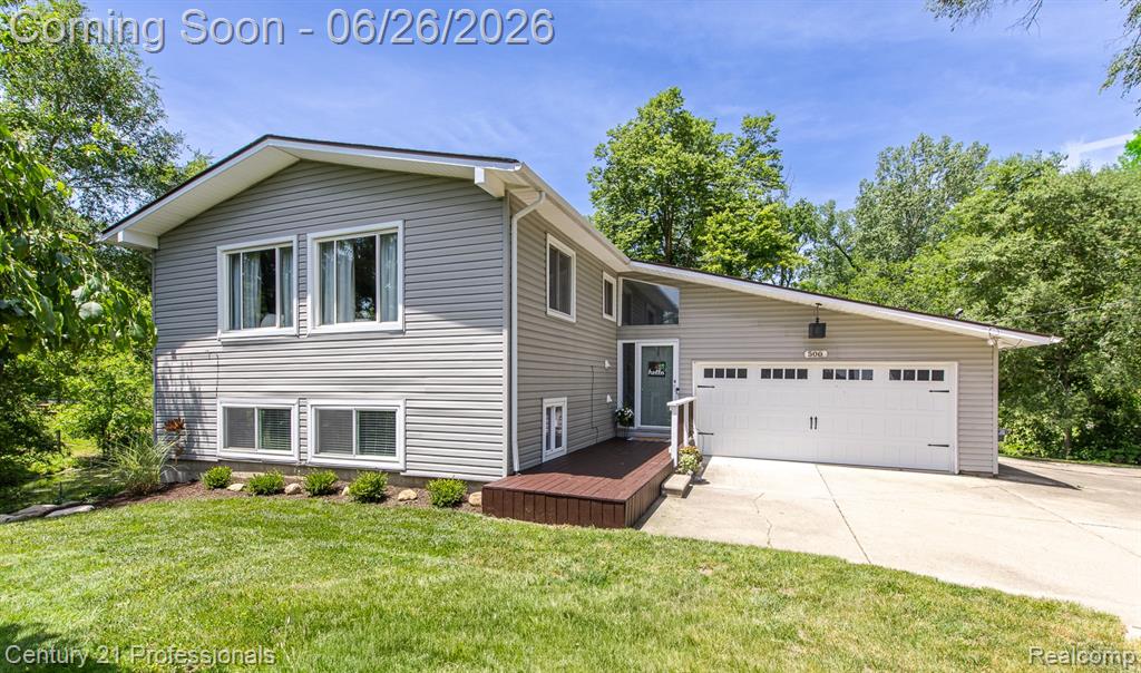 500 Neptune Drive, Ortonville, MI 48462 — front exterior