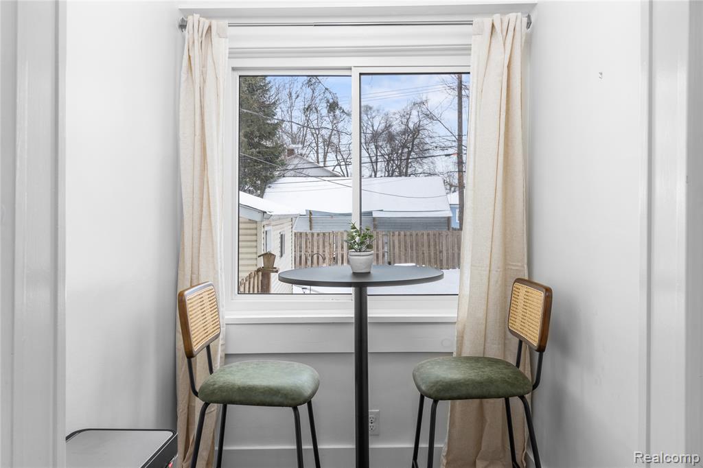 413 E 7TH Street, Royal Oak, MI 48067 — Photo 9