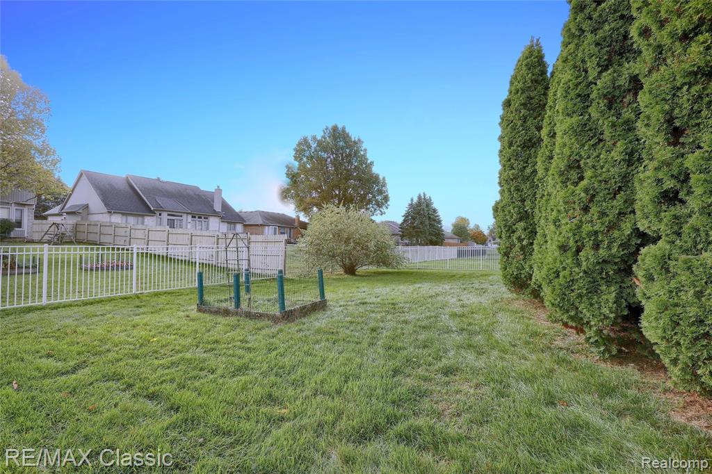 43274 Hillsboro Drive, Clinton Twp, MI 48038 — Photo 39