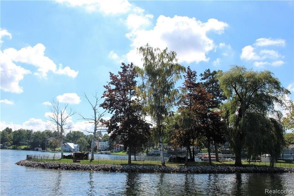 752 Preston Island, Orion, MI 48362 — Photo 18