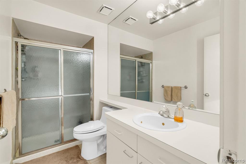 45000 Bayview Drive, 3, Novi, MI 48377 — Photo 23