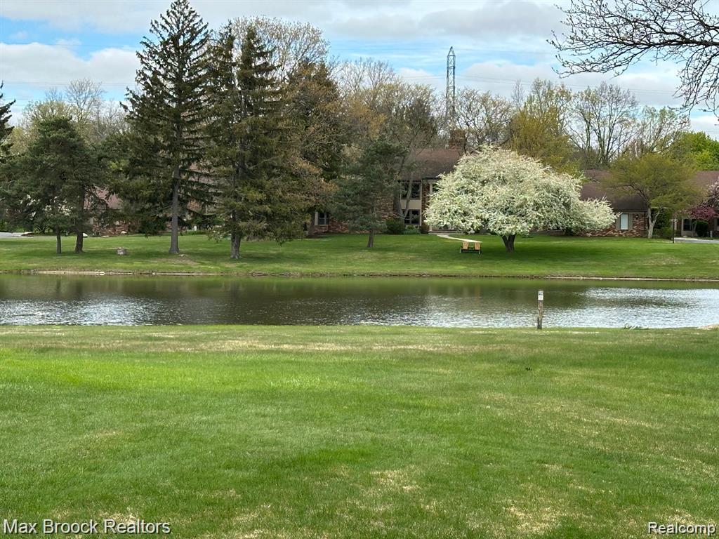 4231 Foxpointe Drive, West Bloomfield, MI 48323 — Photo 5
