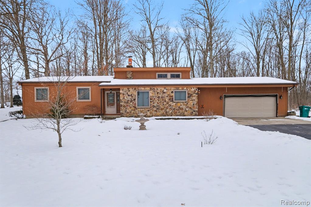 8239 Hill Road, Swartz Creek, MI 48473 — front exterior