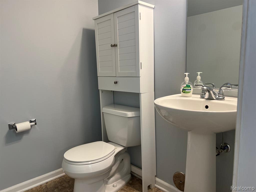 26652 KIRKWAY Drive, Woodhaven, MI 48183 — Photo 19