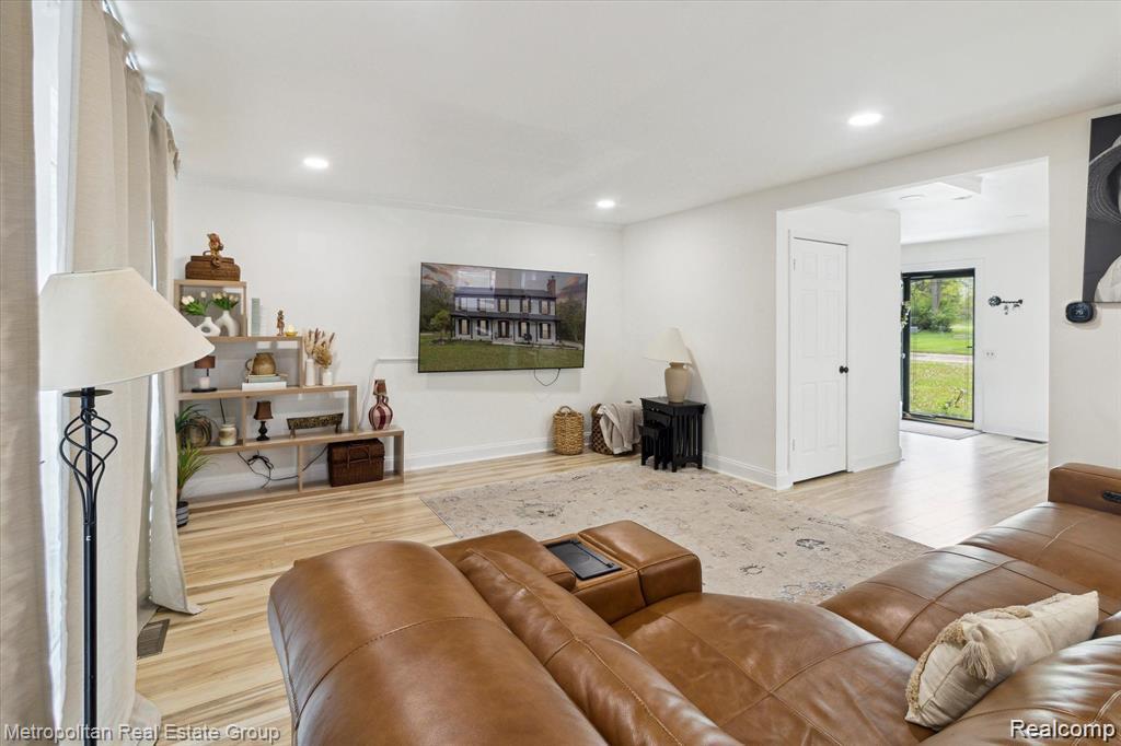 5242 Cedarhurst Drive, West Bloomfield, MI — Photo 2