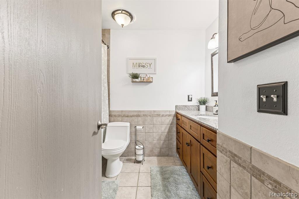 13886 Watersway Drive, Gibraltar, MI — Photo 11
