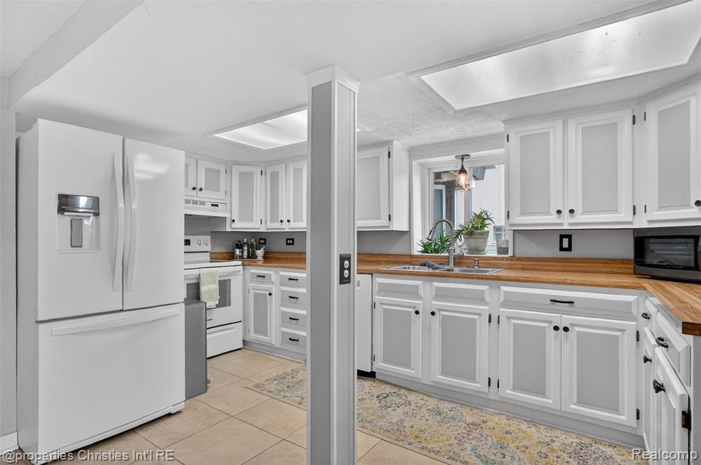 10219 Lakeside Drive, White Lake, MI — Photo 31