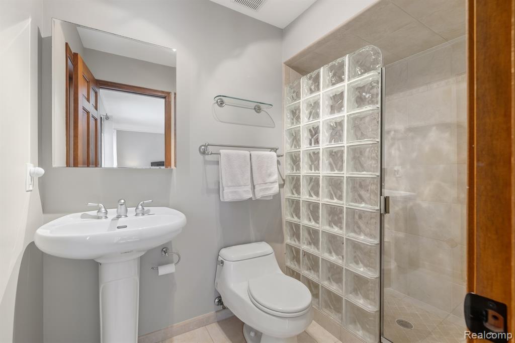 2484 PINE HOLLOW Trail, Brighton, MI 48114 — Photo 25