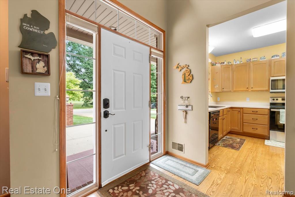 9952 Tioga Trail, Pinckney, MI 48169 — Photo 6